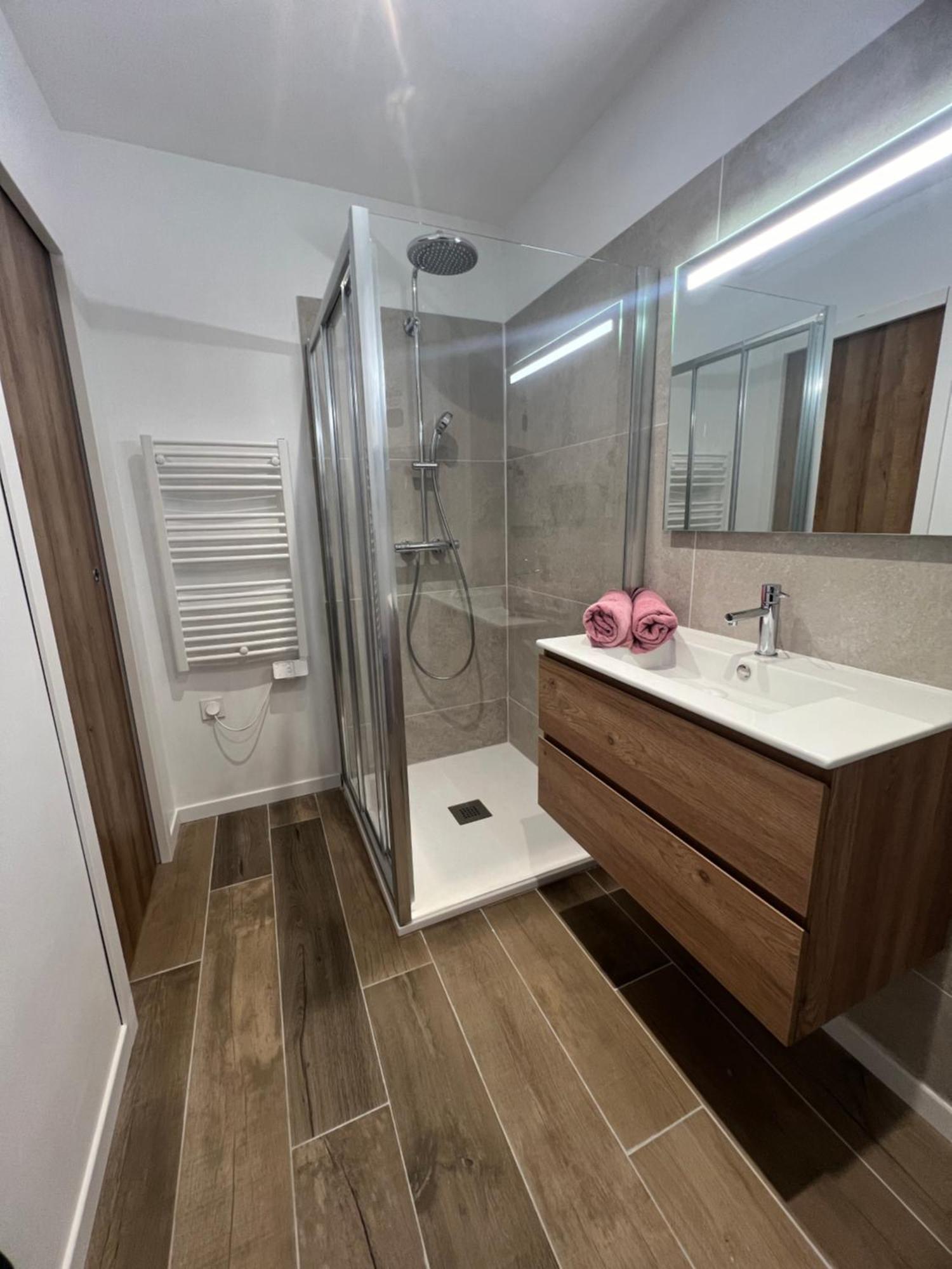 Maison T2 Avec Jaccuzi Wifi Parking Saint-Cyr-sur-Mer Exterior foto